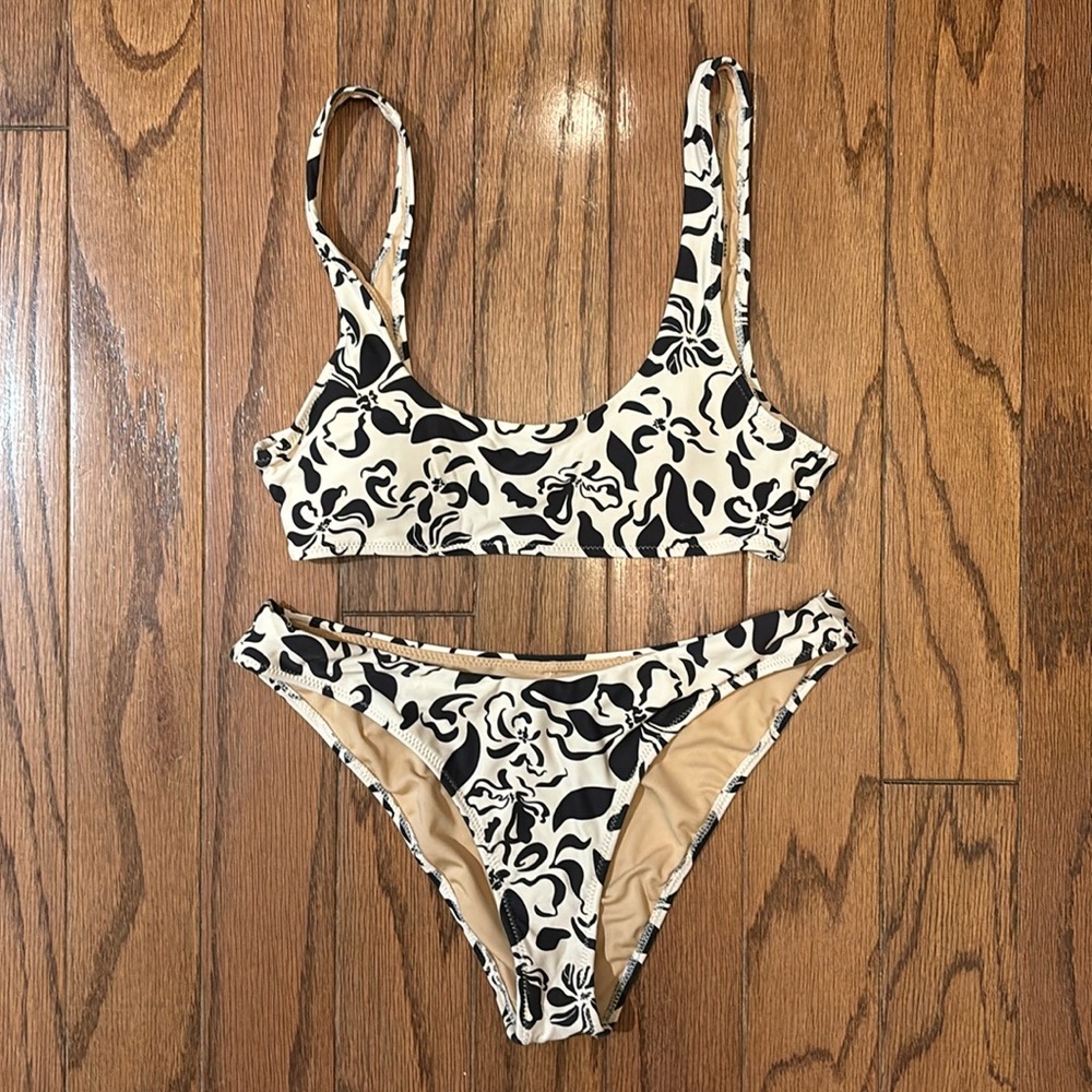 Rhythm. Sundance Floral Crop Top and Holiday Pant